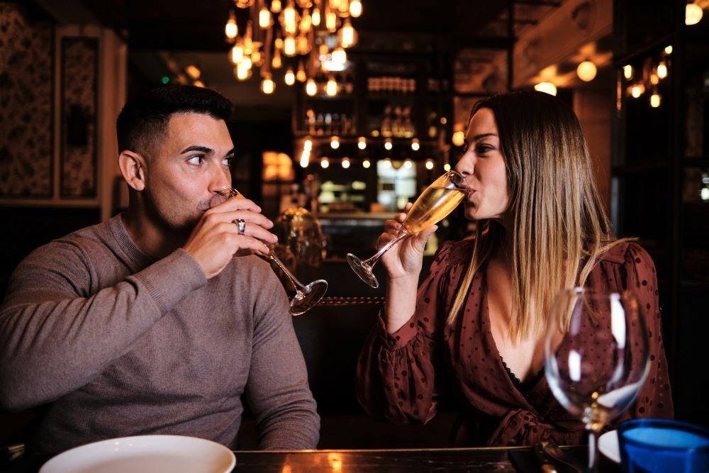 Pining for love, passing on apps: Why are some singles in Australia hesitant about dating apps?