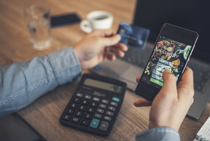 Zomato & Swiggy lead food delivery race in India, yet many prefer ordering through QSR mobile apps