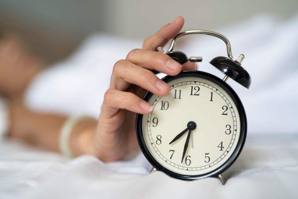 How long do most people sleep globally – and which regions feel most sleep deprived?